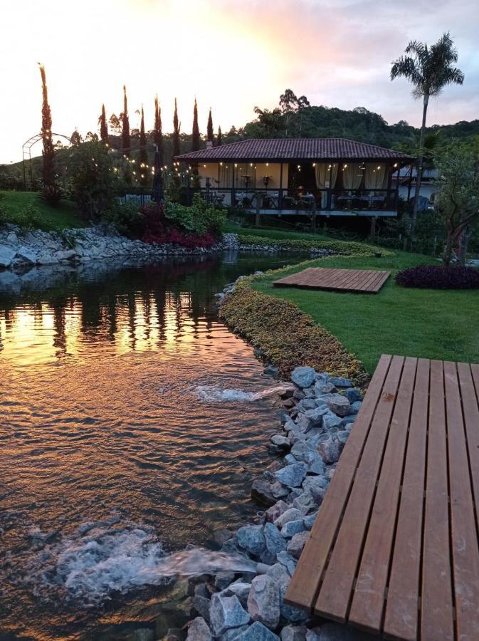 Pousada E Restaurante Casa Cida E Evandro Гаспар Екстер'єр фото